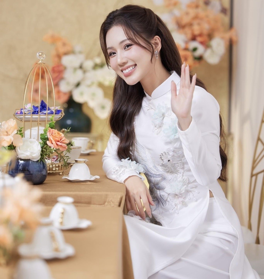 Diễn viên Ngọc Anh 'Phố trong làng' tổ chức đám hỏi bên bạn trai doanh nhân Diễn viên Ngọc Anh 'Phố trong làng' tổ chức đám hỏi bên bạn trai doanh nhân