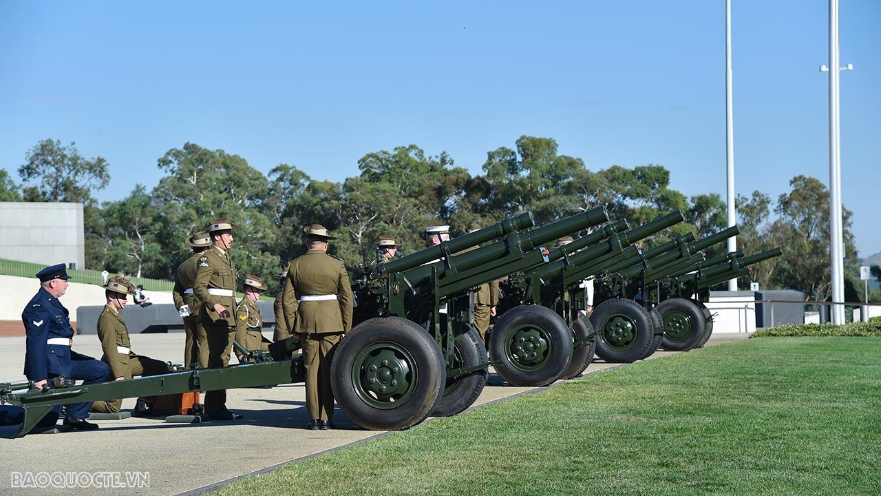 Thủ tướng Phạm Minh Chính và Phu nhân dự lễ đón chính thức do Thủ tướng Australia Anthony Albanese và Phu nhân chủ trì