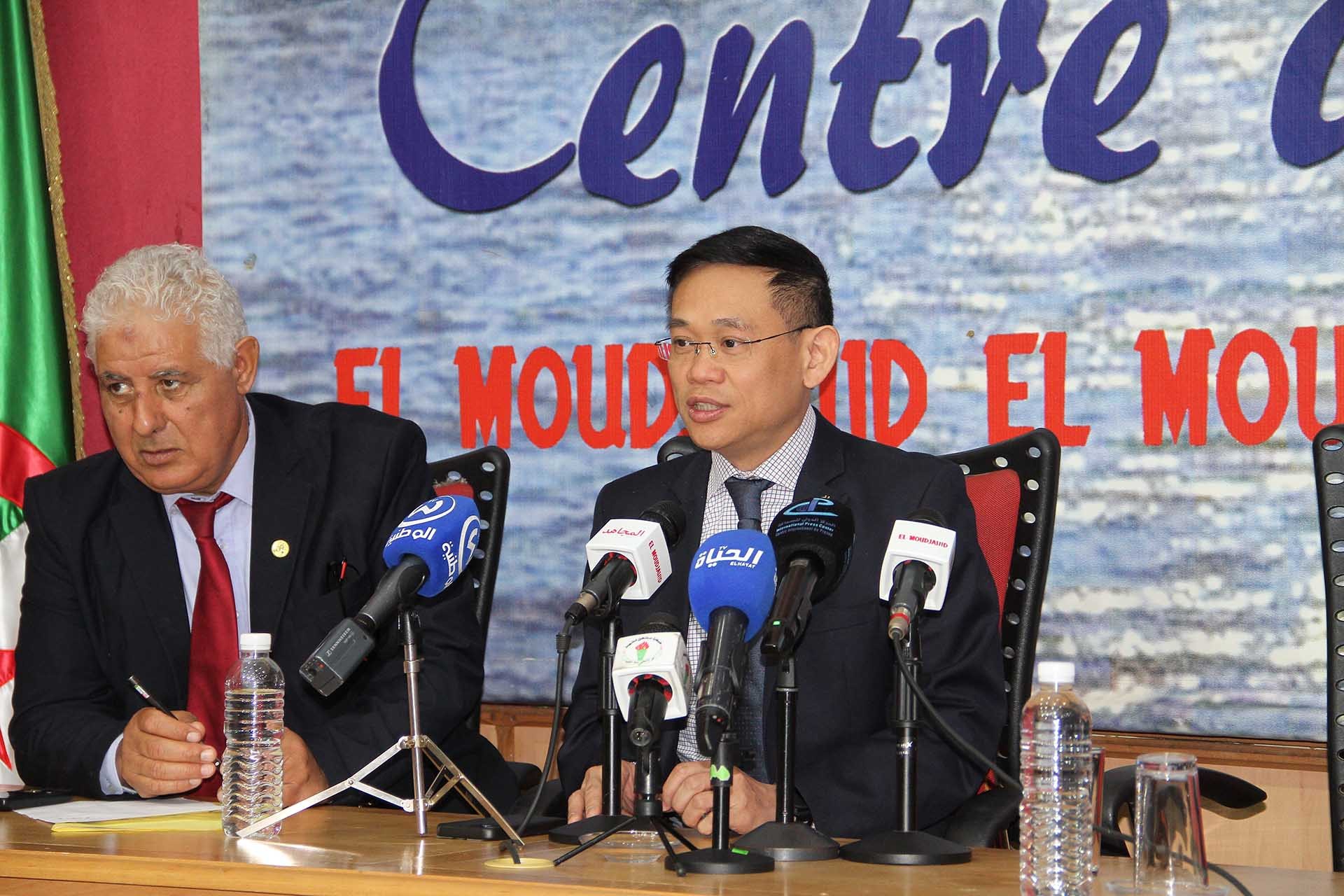 Đại sứ quán Việt Nam tưởng niệm 50 năm các nhà báo Algeria hy sinh ở Việt Nam