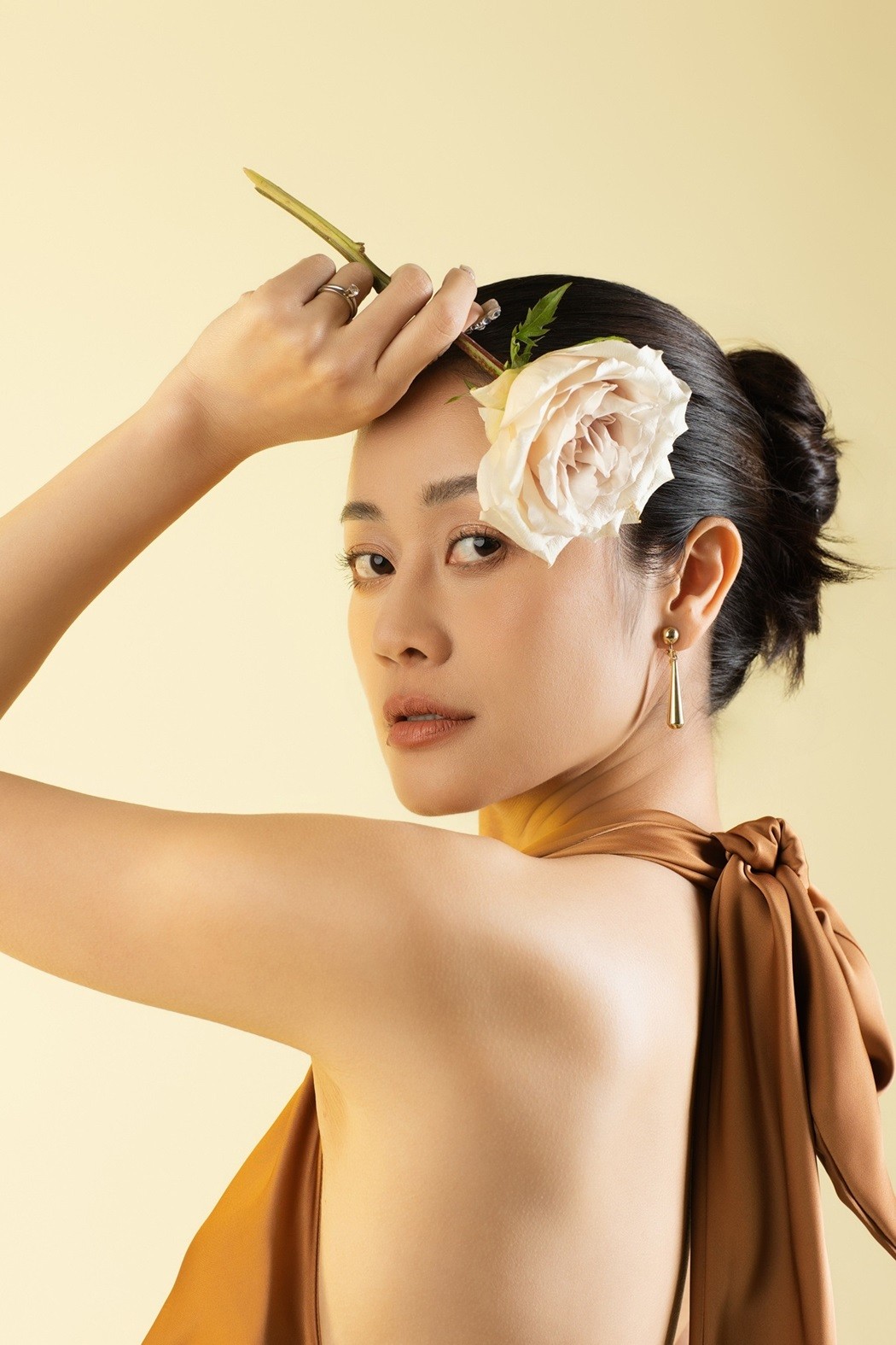 MC Phí Linh chụp bộ ảnh mừng ngày 8/3 và tâm sự về nghề dẫn chương trình truyền hình