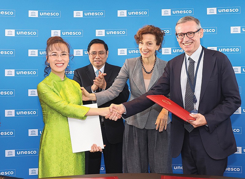 Nữ tỷ phú và ước mơ kết nối Việt Nam với thế giới Nữ tỷ phú và ước mơ kết nối Việt Nam với thế giới