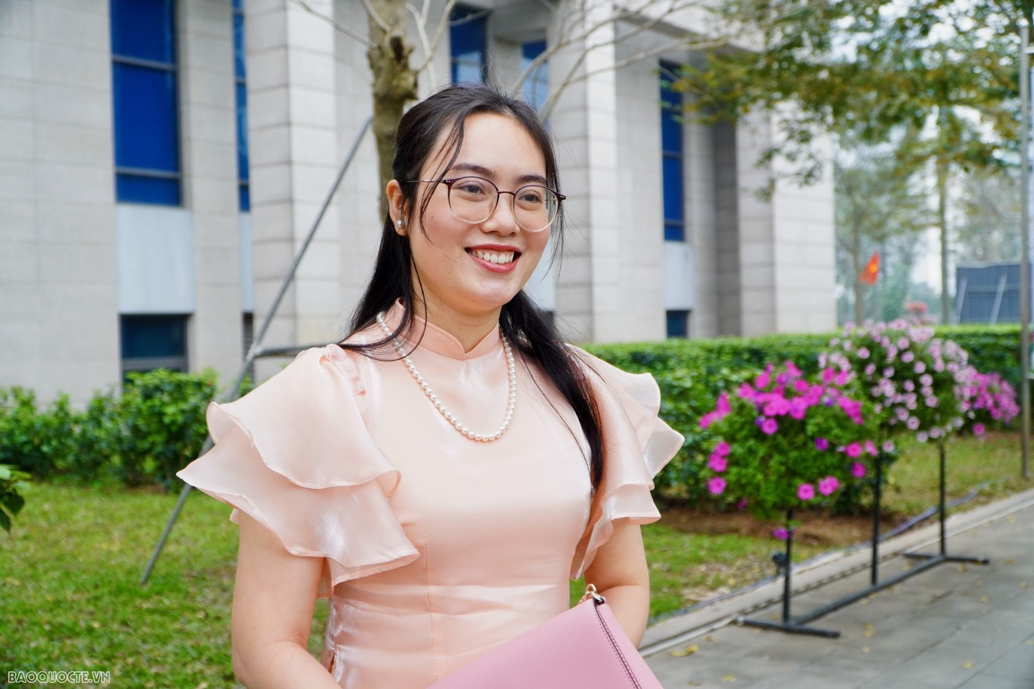 'Bóng hồng Ngoại giao' toả nắng trong Ngày quốc tế Phụ nữ