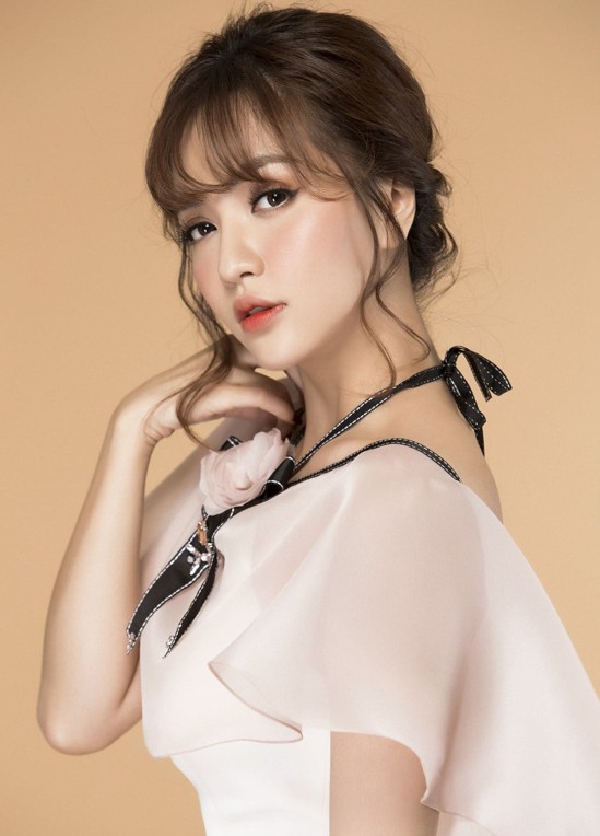 Bích Phương trở lại đường đua âm nhạc, khoe nhan sắc rạng rỡ tuổi 35