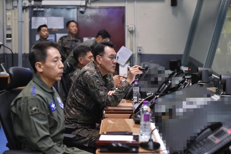 Chủ tịch Hội đồng Tham mưu trưởng Liên quân Hàn Quốc kêu gọi phản ứng ‘áp đảo’ trước các hành động khiêu khích Chủ tịch Hội đồng Tham mưu trưởng Liên quân Hàn Quốc kêu gọi phản ứng ‘áp đảo’ trước các hành động khiêu khích