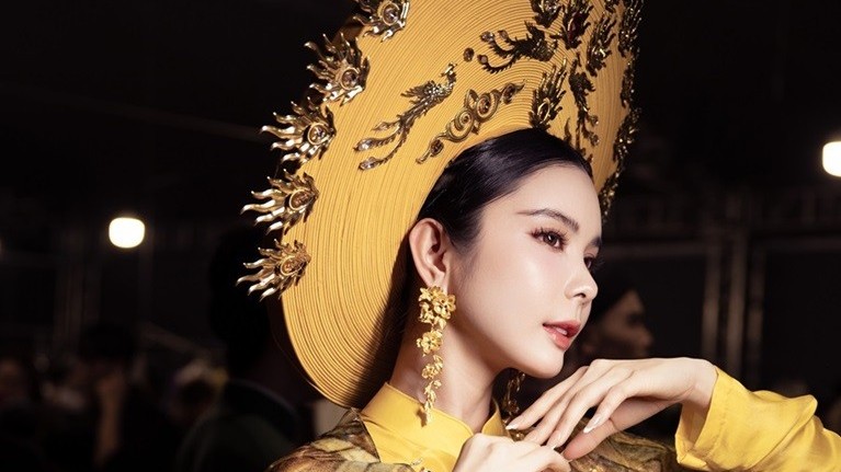 Hoa hậu Du lịch Thế giới 2018 Huỳnh Vy nổi bật trong tà áo dài, vui khi được làm dự án cộng đồng