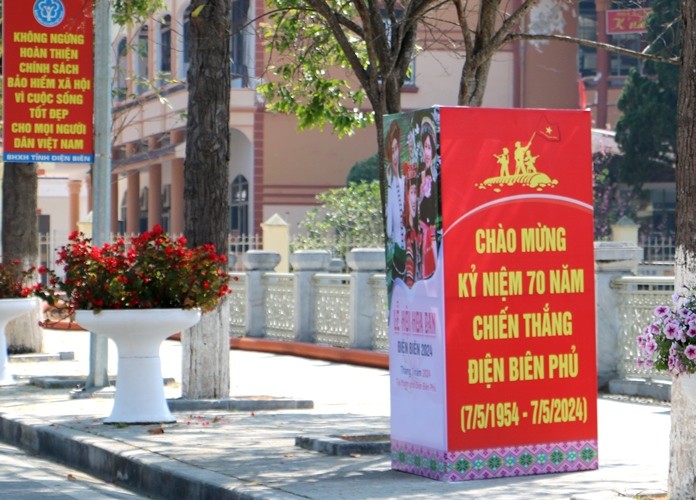 Điện Biên tham gia Hội thi Tuyên truyền lưu động toàn quốc và Triển lãm tranh cổ động tấm lớn Điện Biên tham gia Hội thi tuyên truyền lưu động toàn quốc và Triển lãm tranh cổ động tấm lớn