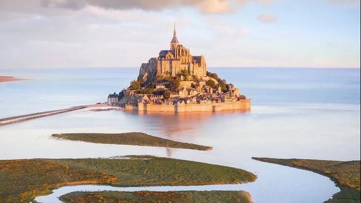 kham pha tu vien co nghi n nam tuo i na m giua long bie n khoi nuoc phap