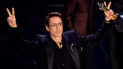 Cái chạm tay đầu tiên vào tượng vàng Oscar của tài tử từng có quá khứ khủng khiếp