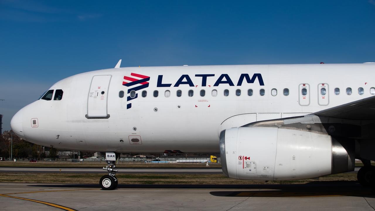 LATAM Airlines là hãng hàng không lớn nhất Mỹ Latinh có trụ sở chính tại Santiago, Chile. Đây là hãng hàng không sáp nhập giữa LAN Airlines của Chile và TAM Airlines của Brazil. (Nguồn: AP) LATAM Airlines là hãng hàng không lớn nhất Mỹ Latinh có trụ sở chính tại Santiago, Chile. Đây là hãng hàng không sáp nhập giữa LAN Airlines của Chile và TAM Airlines của Brazil. (Nguồn: AP)