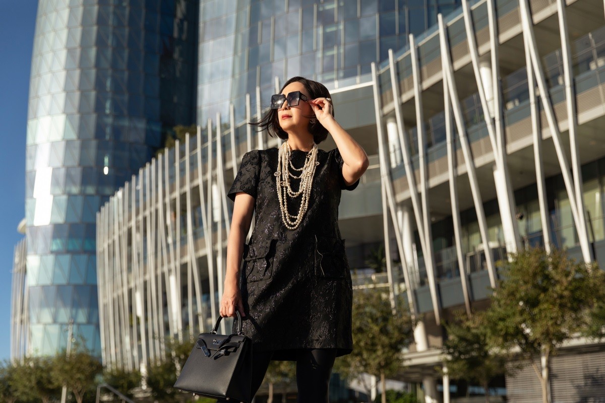 Dạo phố Australia, Diễm My thanh lịch cùng trang phục NTK Đỗ Mạnh Cường và túi xách hàng hiệu