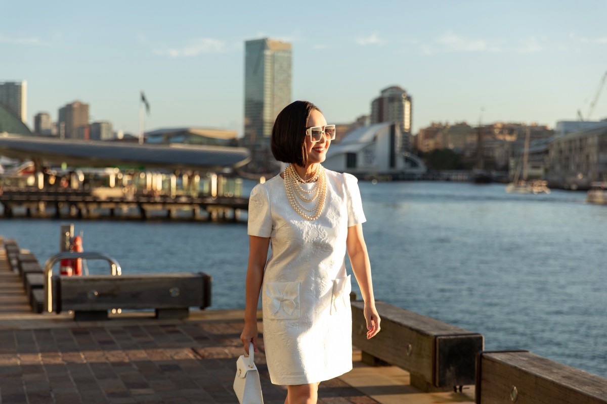 Dạo phố Australia, Diễm My thanh lịch cùng trang phục NTK Đỗ Mạnh Cường và túi xách hàng hiệu