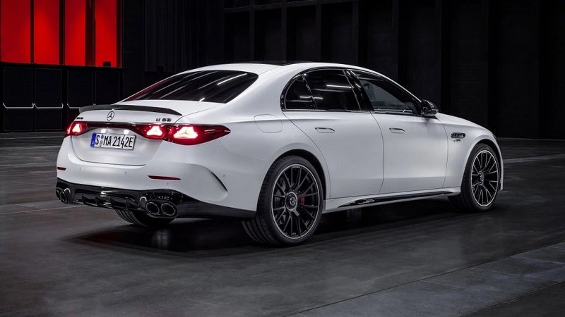 Cận cảnh Mercedes-AMG E53 Hybrid 4Matic+ vừa ra mắt, công suất tới 603 mã lực