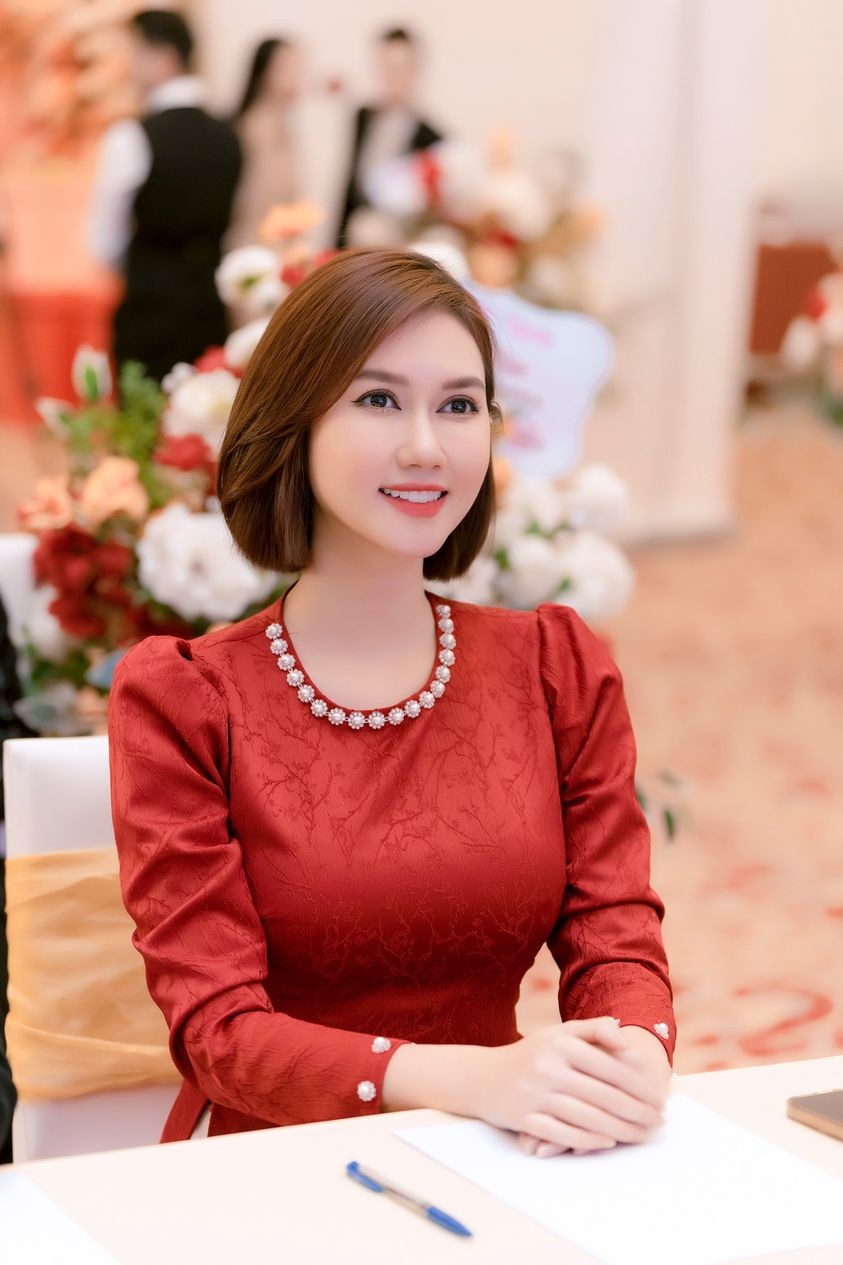 Đời thường thanh lịch, ngọt ngào của diễn viên Hương Giang