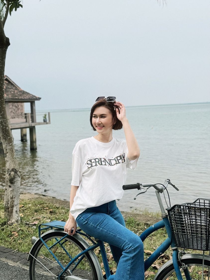 Đời thường thanh lịch, ngọt ngào của diễn viên Hương Giang