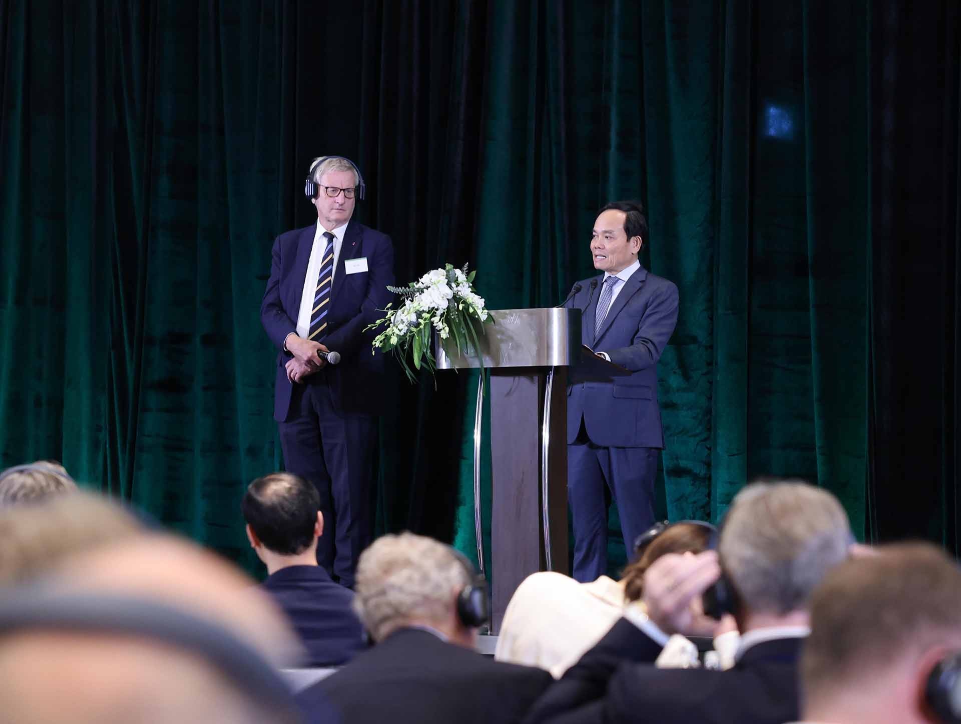 Phó Thủ tướng Trần Lưu Quang đối thoại với Lãnh đạo các tập đoàn Bắc Âu. (Nguồn: TTXVN)