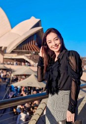 Sao Việt: Hoa hậu Jennifer Phạm khoe sắc, Hòa Minzy trông như nữ sinh