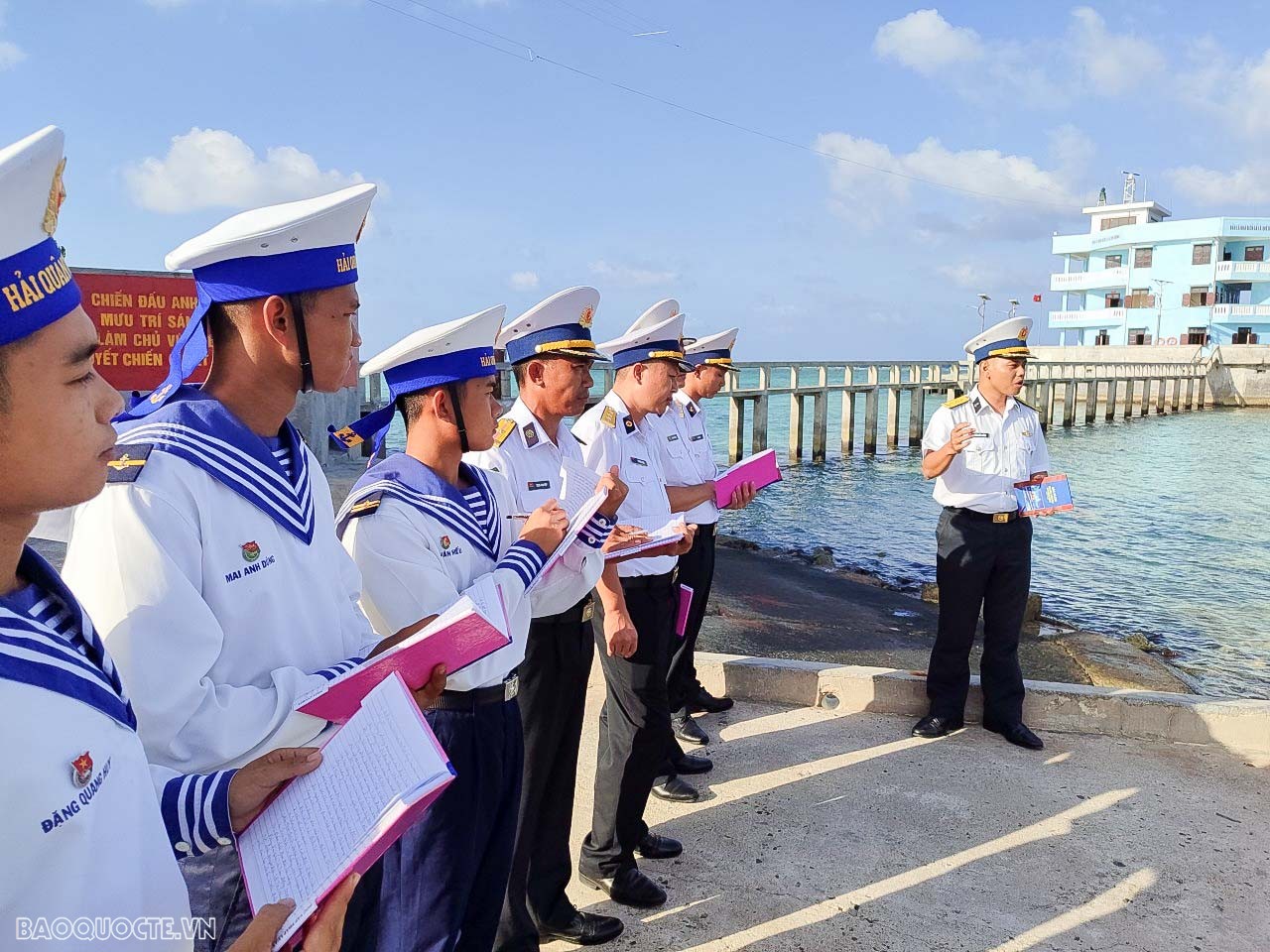 Vùng 4 Hải quân tri ân tưởng niệm các anh hùng liệt sĩ anh dũng hy sinh tại Trường Sa Vùng 4 Hải quân tưởng niệm các anh hùng liệt sĩ anh dũng hy sinh tại Trường Sa