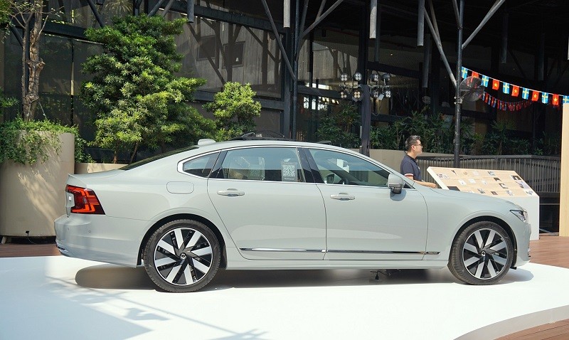 Cận cảnh Volvo S90 Recharge vừa ra mắt tại Việt Nam, giá từ 2,89 tỷ đồng Cận cảnh Volvo S90 Recharge vừa ra mắt tại Việt Nam, giá từ 2,89 tỷ đồng