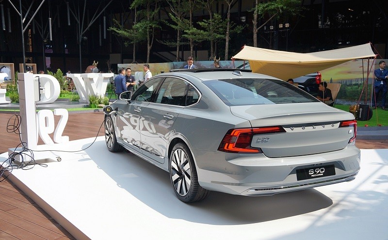 Cận cảnh Volvo S90 Recharge vừa ra mắt tại Việt Nam, giá từ 2,89 tỷ đồng Cận cảnh Volvo S90 Recharge vừa ra mắt tại Việt Nam, giá từ 2,89 tỷ đồng