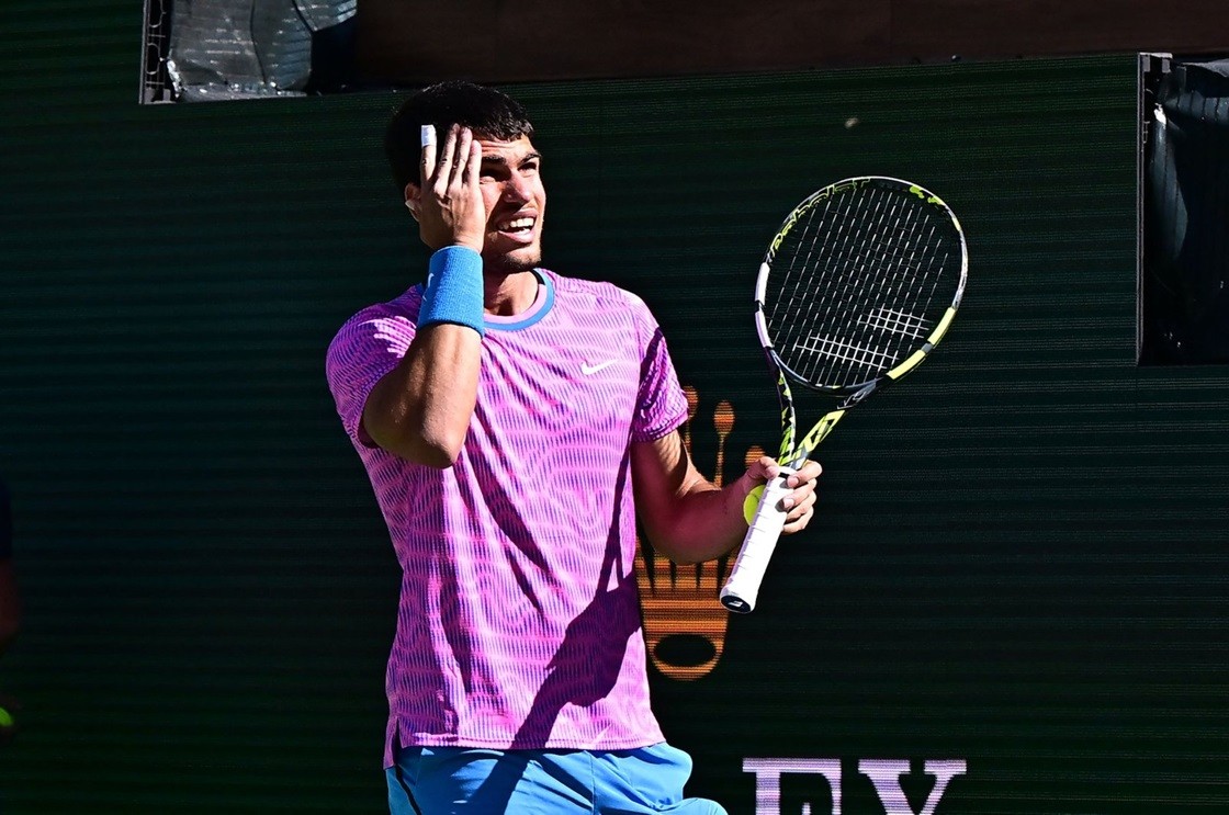 Tứ kết Indian Wells dừng gữa chừng do bầy ong đốt Carlos Alcaraz và trọng tài