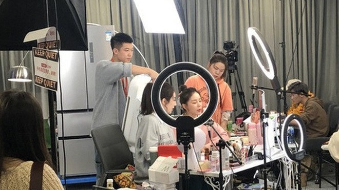 Sử dụng mạng xã hội: Tỉnh táo để phân biệt lợi, hại