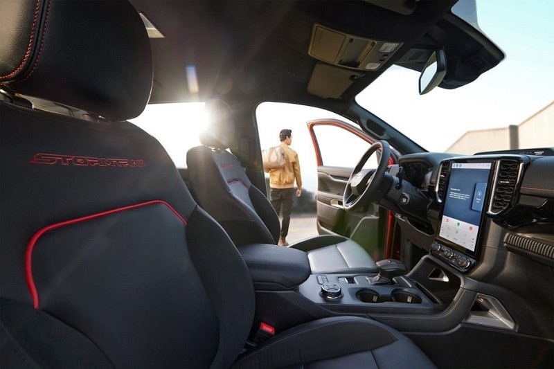 Ford Việt Nam công bố bộ đôi Ford Everest Platinum và Ford Ranger Stormtrak Ford Việt Nam công bố bộ đôi Ford Everest Platinum và Ford Ranger Stormtrak