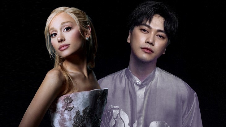 Ngôi sao Ariana Grande diện trang phục của nhà thiết trẻ Việt Nam