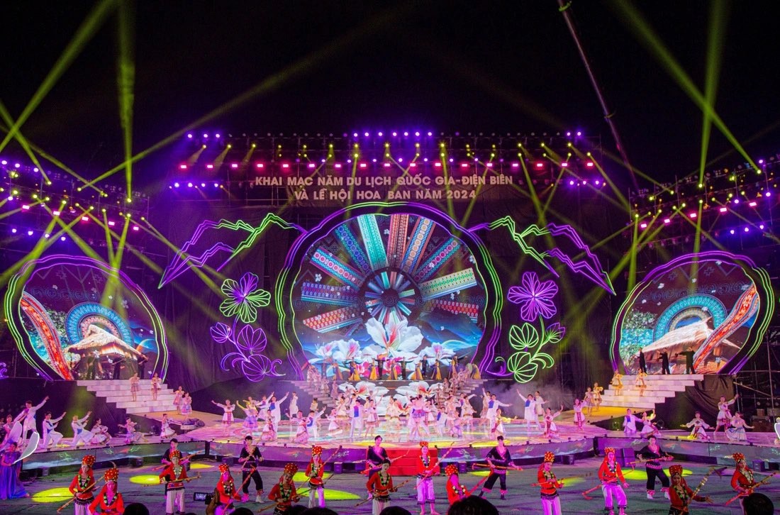Năm du lịch quốc gia Điện Biên và Lễ hội hoa ban ấn tượng với đêm nghệ thuật Âm hưởng hào hùng của chiến thắng Điện Biên phủ và kết tinh của thiên nhiên hùng vĩ