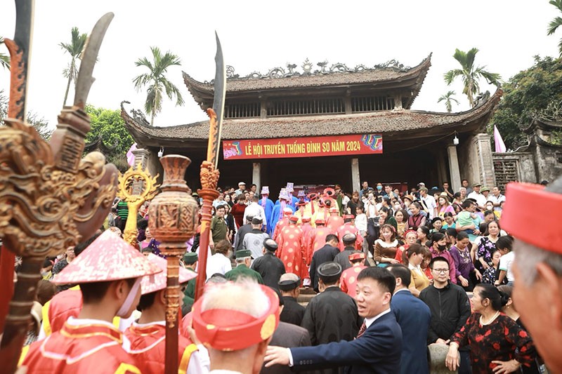 Người dân làng So từ hào về những nét đẹp truyền thống của quê hương.