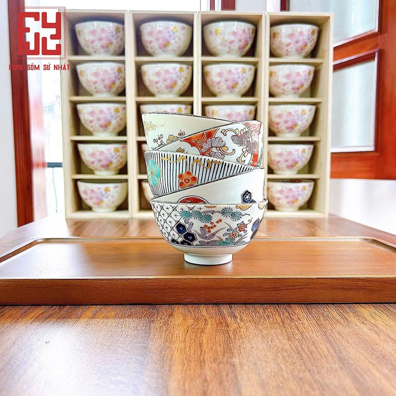 Bộ bát đĩa cung đình có vẻ đẹp trang nhã, sang trọng.