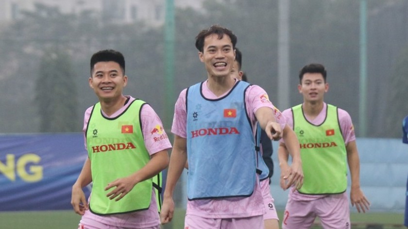 danh sach 28 cau thu doi tuyen viet nam sang indonesia duy manh cong phuong vang mat dang tiec