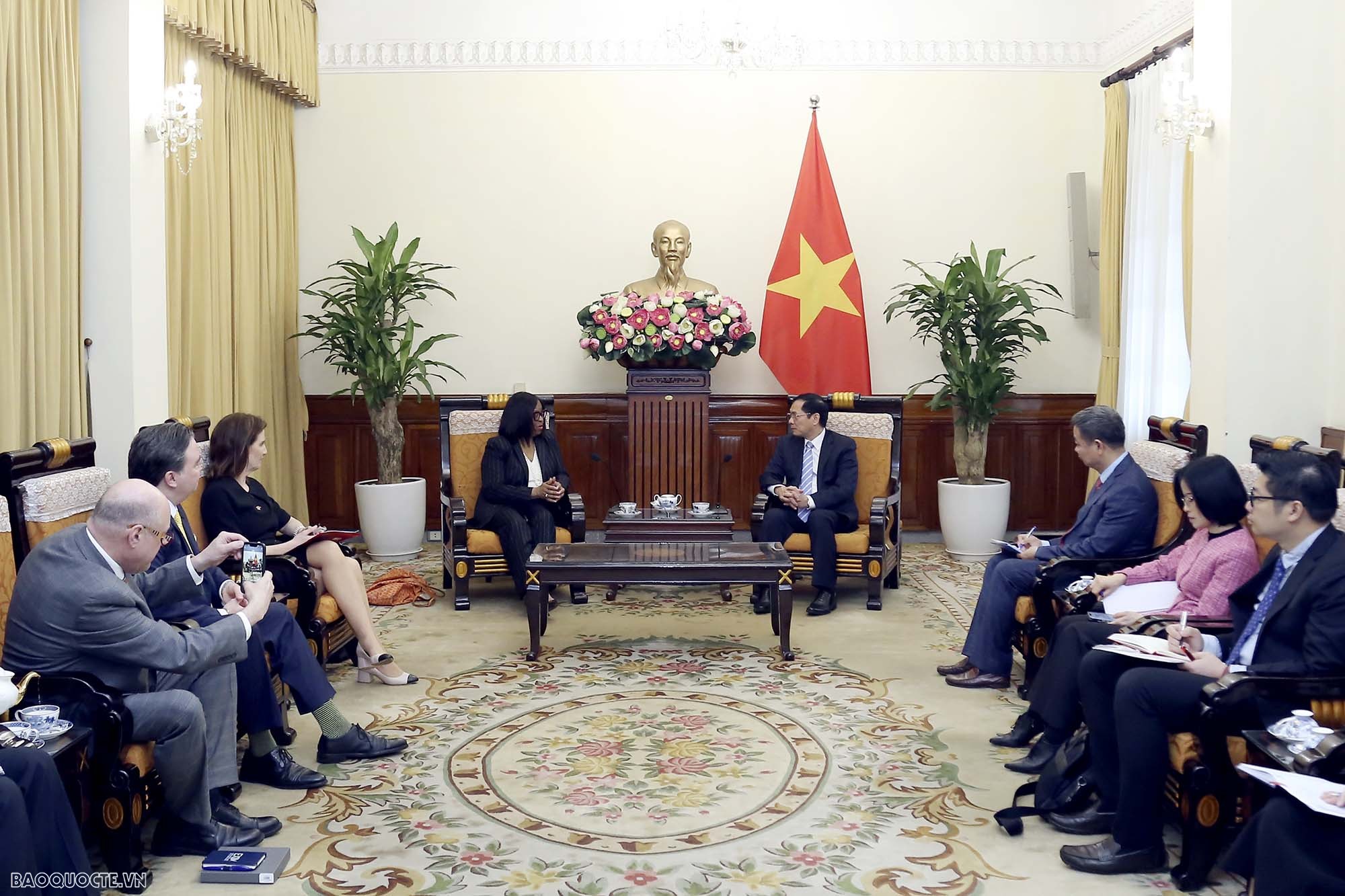 Bộ trưởng Bùi Thanh Sơn tiếp Chủ tịch Ngân hàng Xuất nhập khẩu Hoa Kỳ Eximbank