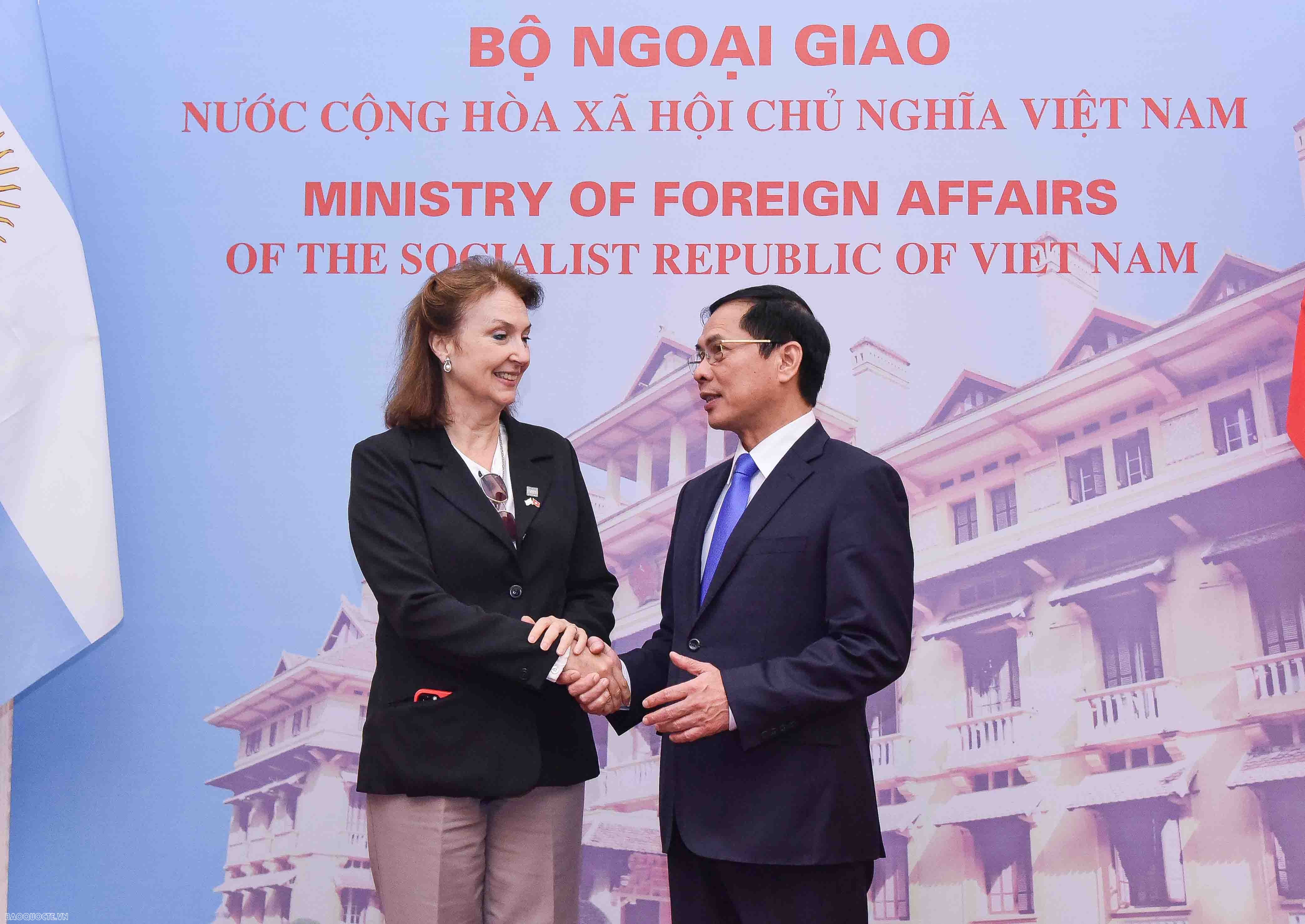 Bộ trưởng Ngoại giao Bùi Thanh Sơn hội đàm với Bộ trưởng Ngoại giao Argentina Bộ trưởng Ngoại giao Bùi Thanh Sơn hội đàm với Bộ trưởng Ngoại giao Argentina