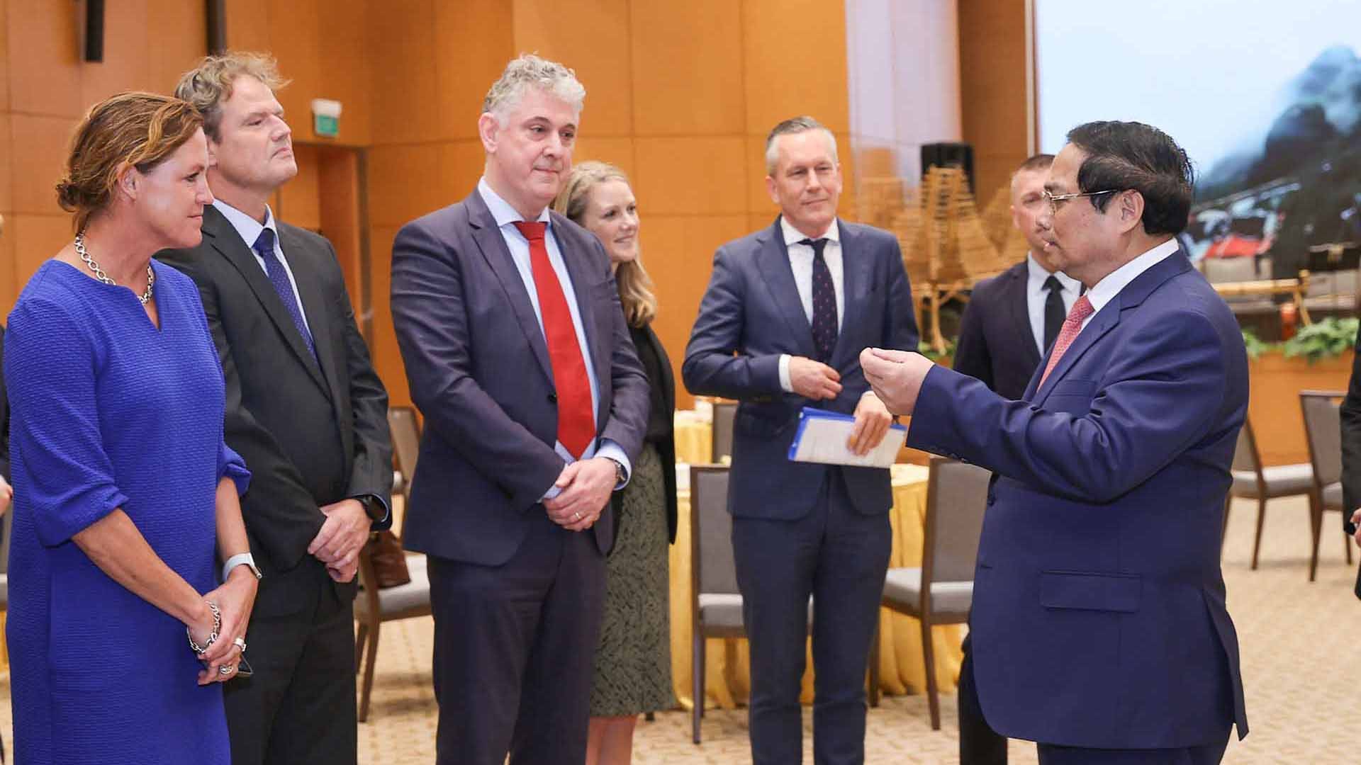 viet namha lan phan dau dua kim ngach thuong mai song phuong som dat 15 ty usd