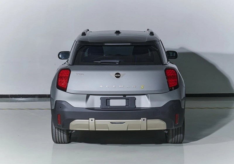 Theo hồ sơ đăng ký tại Bộ Công nghiệp và Công nghệ thông tin Trung Quốc, Aceman có nhiều màu sơn ngoại thất như: trắng Nanuq, xanh Blazing, xanh Smokey, xám Legend và bạc Melting III, kết hợp với nóc xe sơn màu đối lập