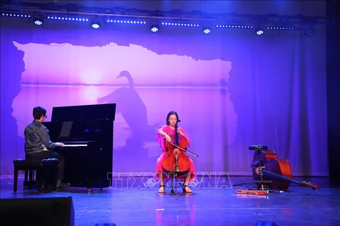 Xây dựng và phát triển cộng đồng người Việt yêu nghệ thuật tại Anh