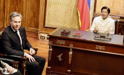 Ngoại trưởng Mỹ Blinken hội kiến Tổng thống Philippines, cùng cam kết về Biển Đông