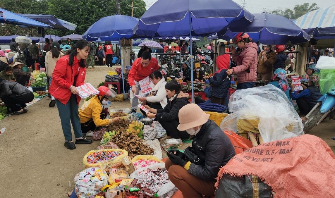 Chung tay hỗ trợ người dân khắc phục hậu quả do lũ quét, thiên tai