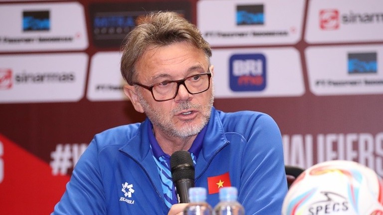 hlv philippe troussier nhan xet ve dan cau thu nhap tich phia doi tuyen indonesia