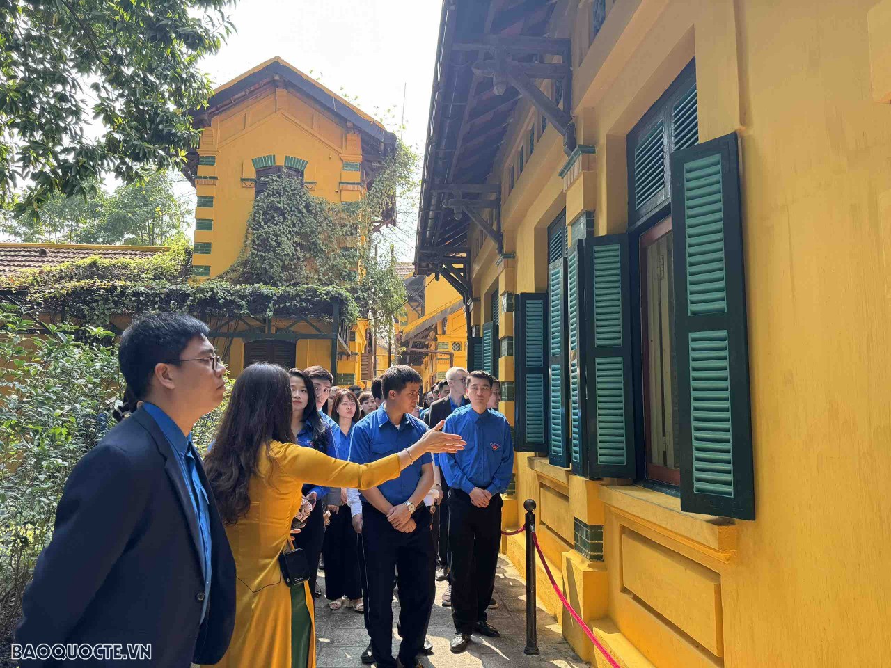 Thanh niên Đoàn khối các cơ quan Trung ương vào Lăng viếng Bác Thanh niên Đoàn khối các cơ quan Trung ương vào Lăng viếng Bác