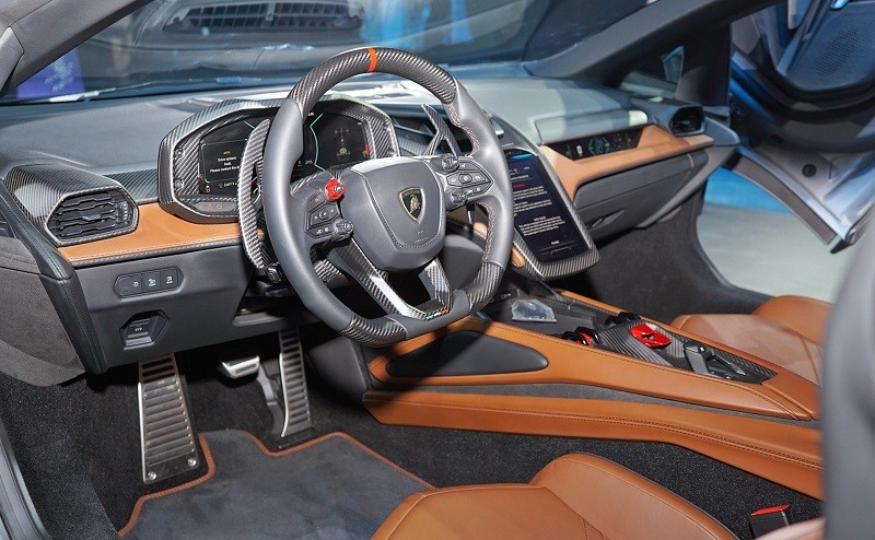 Cận cảnh siêu xe hybrid Lamborghini Revuelto vừa ra mắt tại Việt Nam, giá 44 tỷ đồng