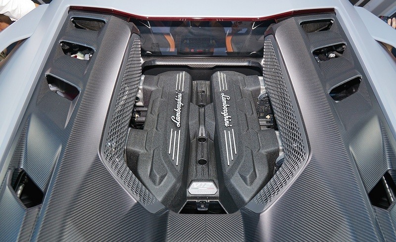 Cận cảnh siêu xe hybrid Lamborghini Revuelto vừa ra mắt tại Việt Nam, giá 44 tỷ đồng