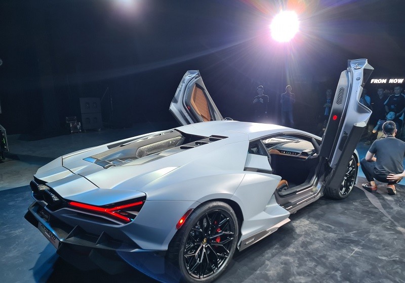 Cận cảnh siêu xe hybrid Lamborghini Revuelto vừa ra mắt tại Việt Nam, giá 44 tỷ đồng