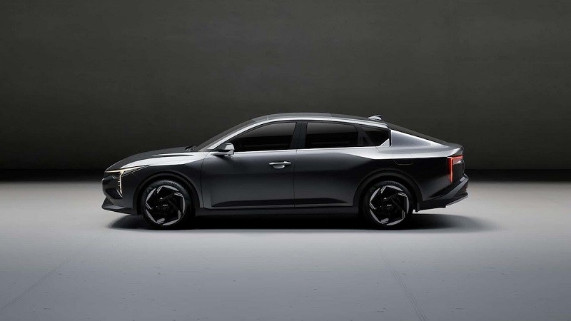 Thiết kế của K4 theo phong cách sedan coupe trẻ trung. 