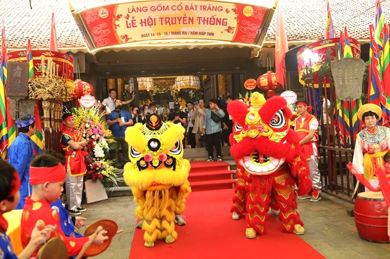 Lễ hội truyền thống làng cổ Bát Tràng: Hành trình khám phá miền di sản và nghệ thuật gốm độc đáo Lễ hội truyền thống làng cổ Bát Tràng: Hành trình khám phá miền di sản và nghệ thuật gốm độc đáo