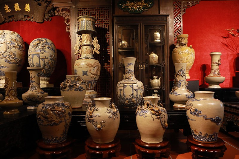 Trong khuôn khổ Lễ hội năm 2024 đã diễn ra sự kiện ra Trung tâm thiết kế sáng tạo, phát triển nghề gốm di sản quốc gia, giới thiệu, quảng bá sản phẩm OCOP, làng nghề gắn với du lịch xã Bát Tràng Trong khuôn khổ Lễ hội năm 2024 đã diễn ra sự kiện ra Trung tâm thiết kế sáng tạo, phát triển nghề gốm di sản quốc gia, giới thiệu, quảng bá sản phẩm OCOP, làng nghề gắn với du lịch xã Bát Tràng