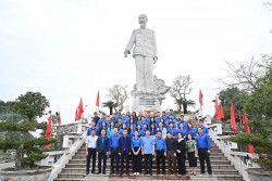 Thanh niên Bộ Ngoại giao tham gia chương trình tình nguyện tại Hoà Bình