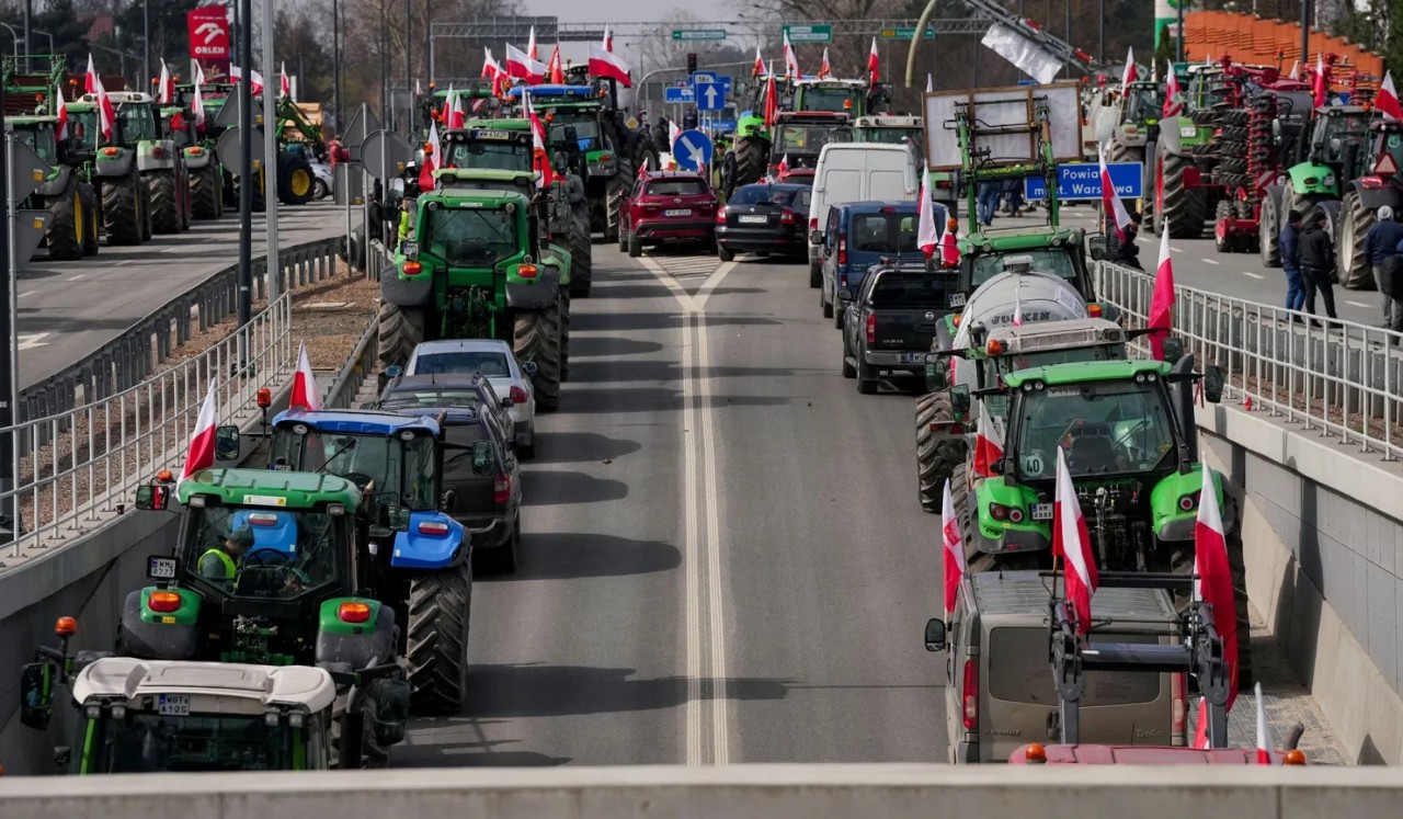 Ảnh ấn tượng (18 24/3): Ông Putin nói nước Nga sẽ mạnh mẽ hơn, lính bắn tỉa bảo vệ Tổng thống Mỹ, Thủ tướng trẻ nhất lịch sử nước EU này từ chức