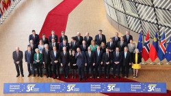 Chuyên gia EU: Châu Âu thức tỉnh sau 