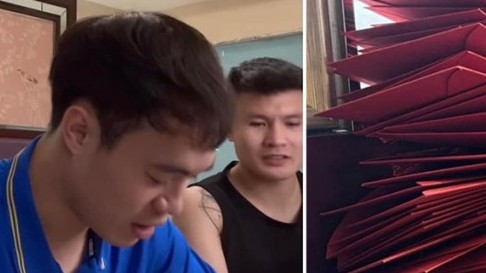 Quang Hải nhờ Văn Toàn viết thiệp cưới trong thời gian tập trung đội tuyển quốc gia